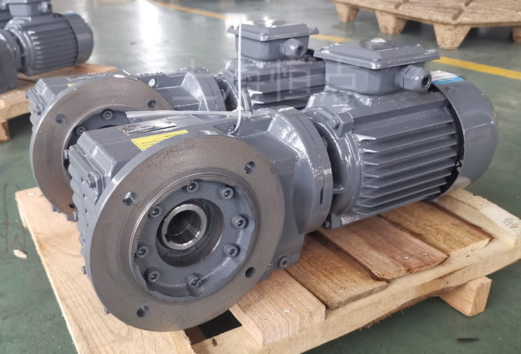 KAF47減速機 輸入配電機 輸出通孔+法蘭 工業灰 實物圖