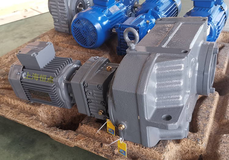  FAZ77R37雙級減速機，通孔+小法蘭輸出，實物圖如下