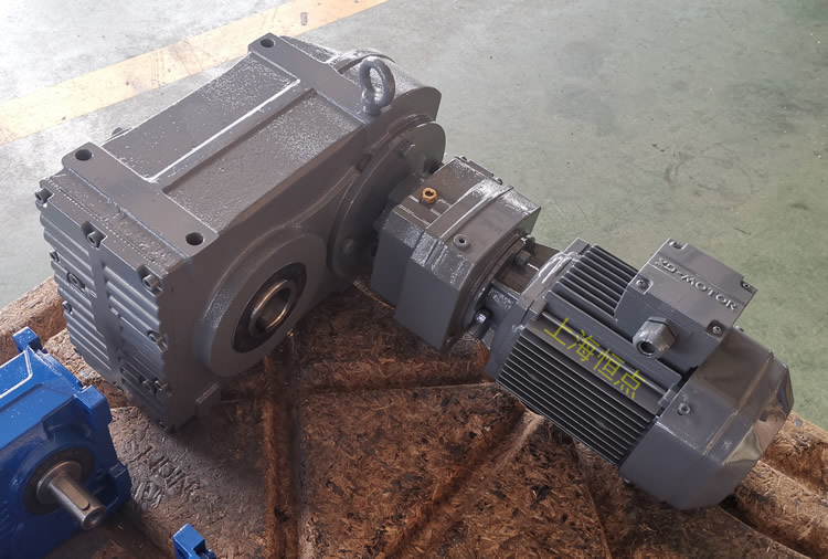  FAZ77R37雙級減速機，通孔+小法蘭輸出，實物圖